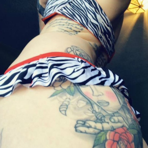 Women's zebra stripe bra panty set, sz 34B and M - Picture 2 of 3